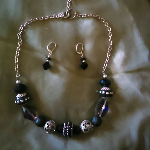 Necklace and earrings set - Picture 1 of 1